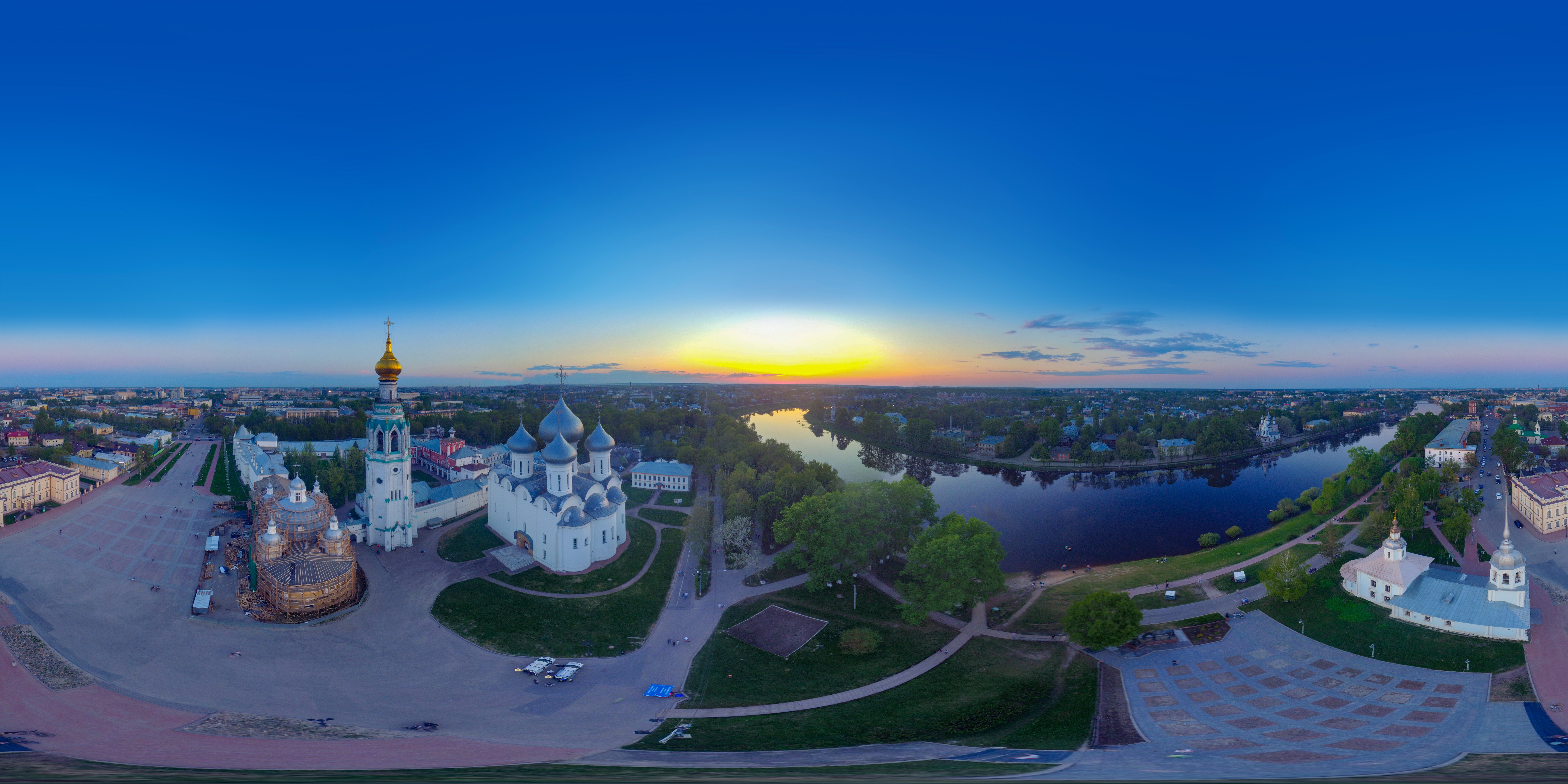 Панорама кремлевской площади Вологда