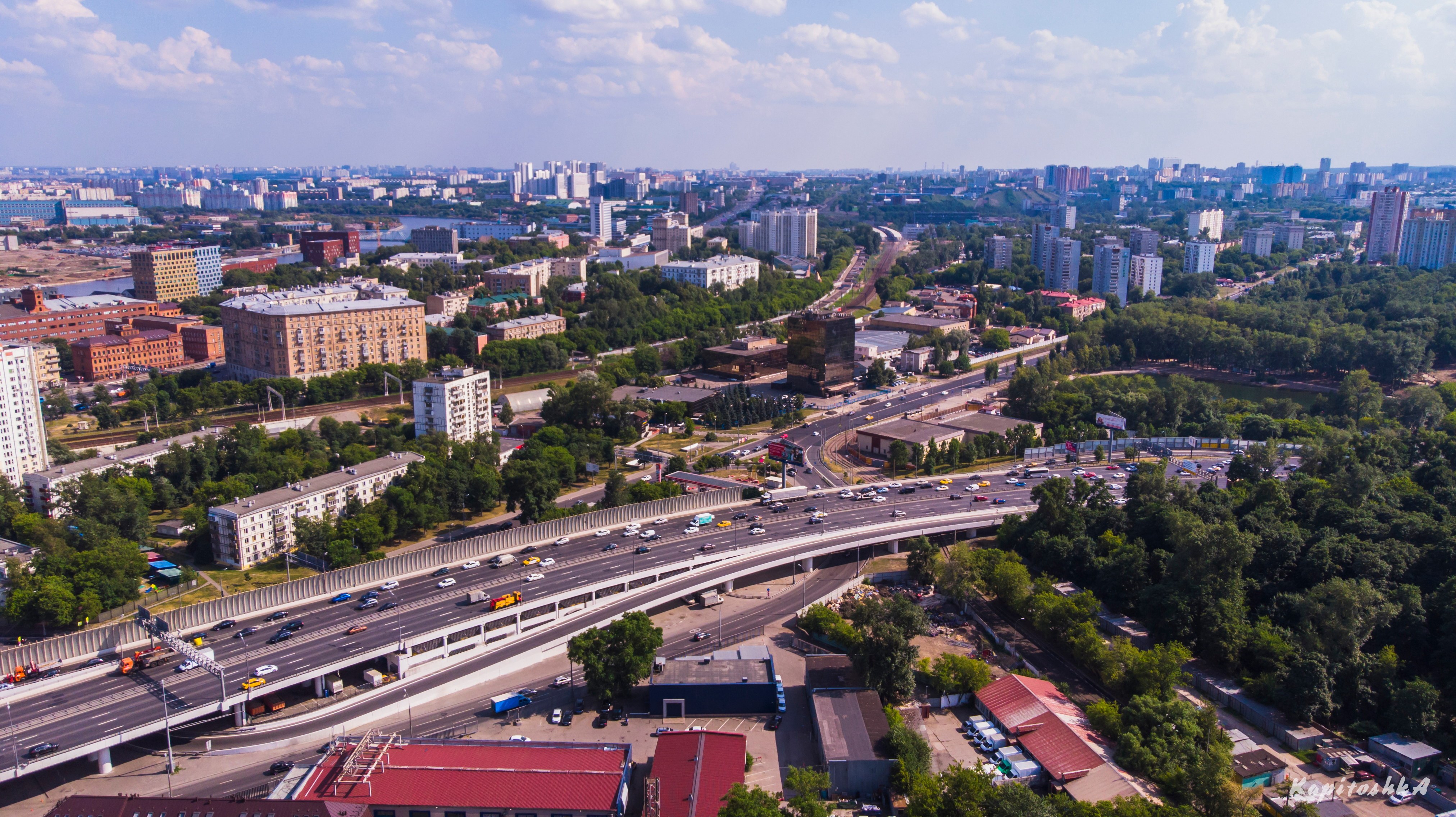 Москва третье. Сокольники с высоты птичьего полета. Москва 3. Район Сокольники с высоты птичьего полета. ТТК Москва с квадрокоптера.