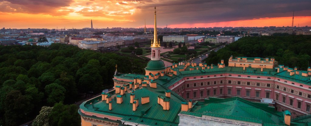 Михайловский замок в лучах заката,  - Фото с квадрокоптера