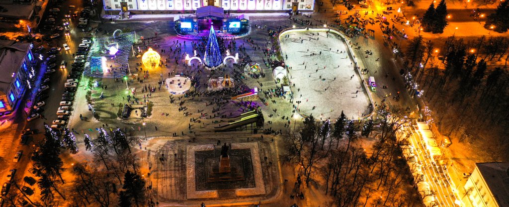 Новогодние убранства центральной площади города,  - Фото с квадрокоптера