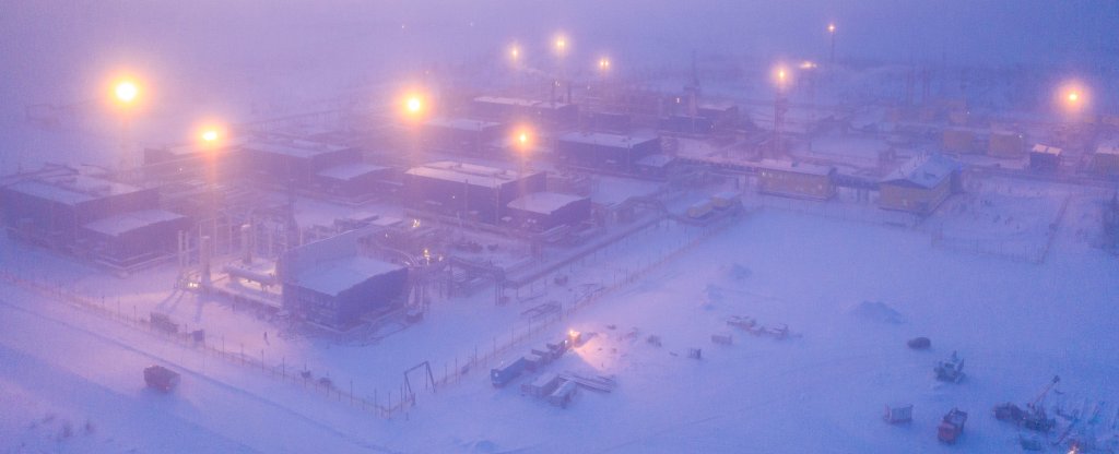 газовый промысел морозным утром, Новый Уренгой - Фото с квадрокоптера