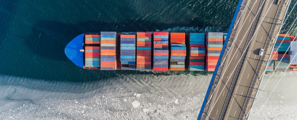 Съёмка судна проходящего под вантовым мостом, Владивосток - Фото с квадрокоптера