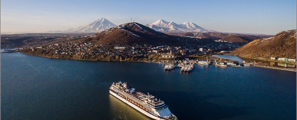 Лайнер CELEBRITY MILLENNIUM,  - Фото с квадрокоптера