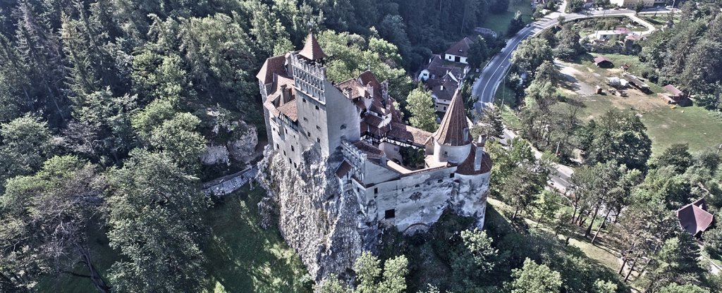 Замок Дракулы в Румынии.,  - Фото с квадрокоптера