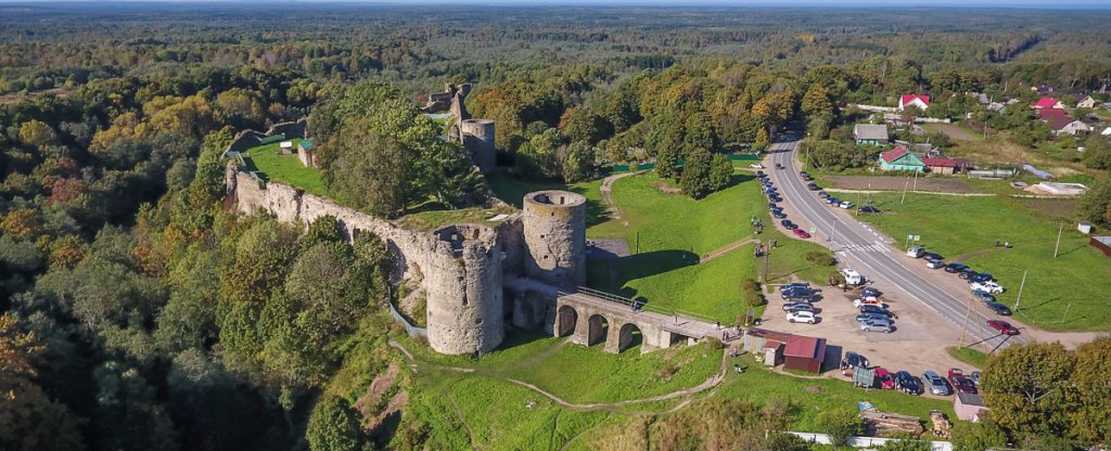 Копорская крепость в д.Копорье, Сосновый Бор - Фото с квадрокоптера