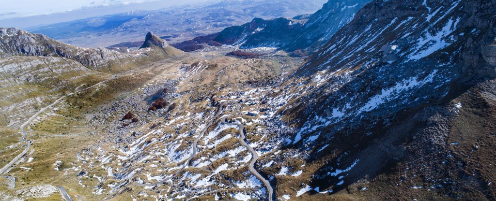 Дорога в горах. Черногория, Дурмитор,  - Фото с квадрокоптера