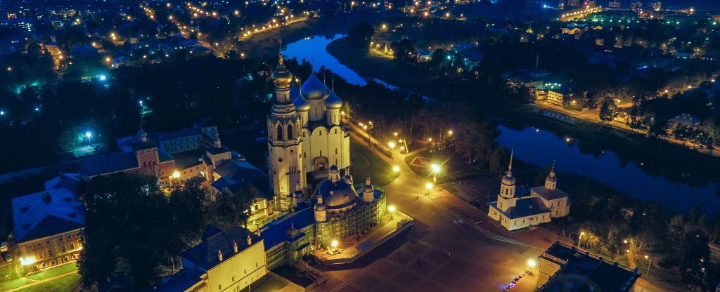 Вологда . Вид на вечерний кремль,  - Фото с квадрокоптера