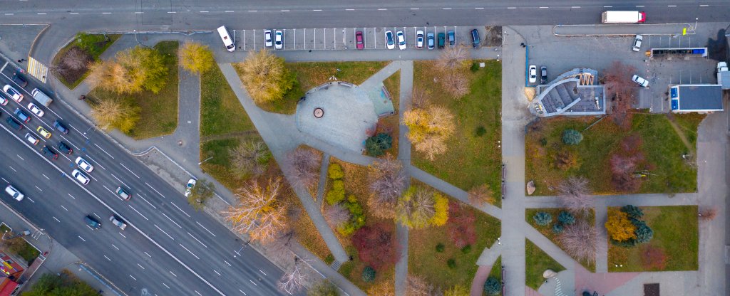 Челябинск, сквер у КиноМакс Урал.,  - Фото с квадрокоптера