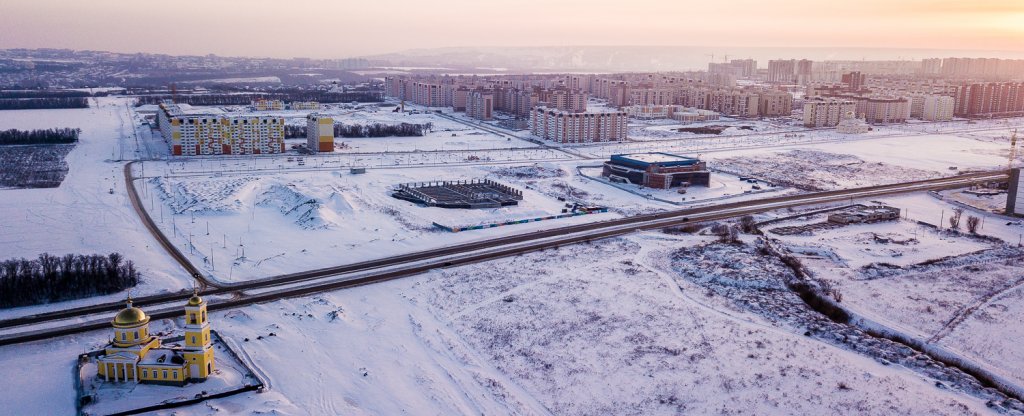 Фото православного храма и поселка 