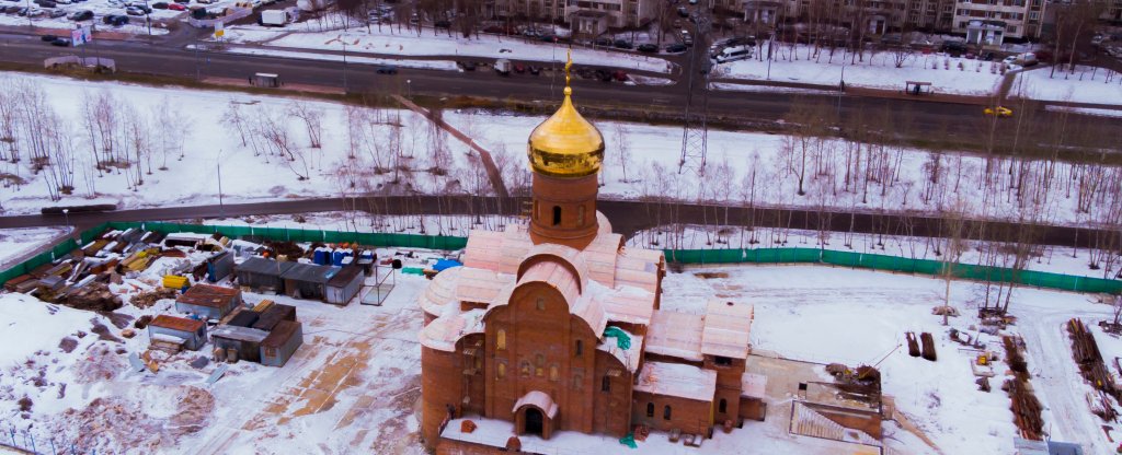 Строящейся храм рядом с Храмом-часовни иконы Божией Матери «Троеручица» в Орехове-Борисове,  - Фото с квадрокоптера
