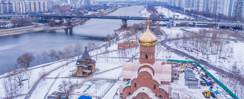 Строящейся храм рядом с Храмом-часовни иконы Божией Матери «Троеручица» в Орехове-Борисове,  - Фото с квадрокоптера