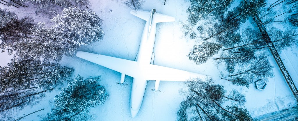 Заброшенный самолет Ан-8, Лен область, Санкт-Петербург - Фото с квадрокоптера