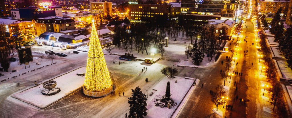 Главная Елка и Новогоднее украшение центральной улицы города Пенза., Пенза - Фото с квадрокоптера