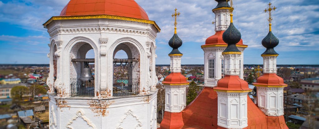 Тотьма . Церковь Входа Господня в Иерусалим,  - Фото с квадрокоптера