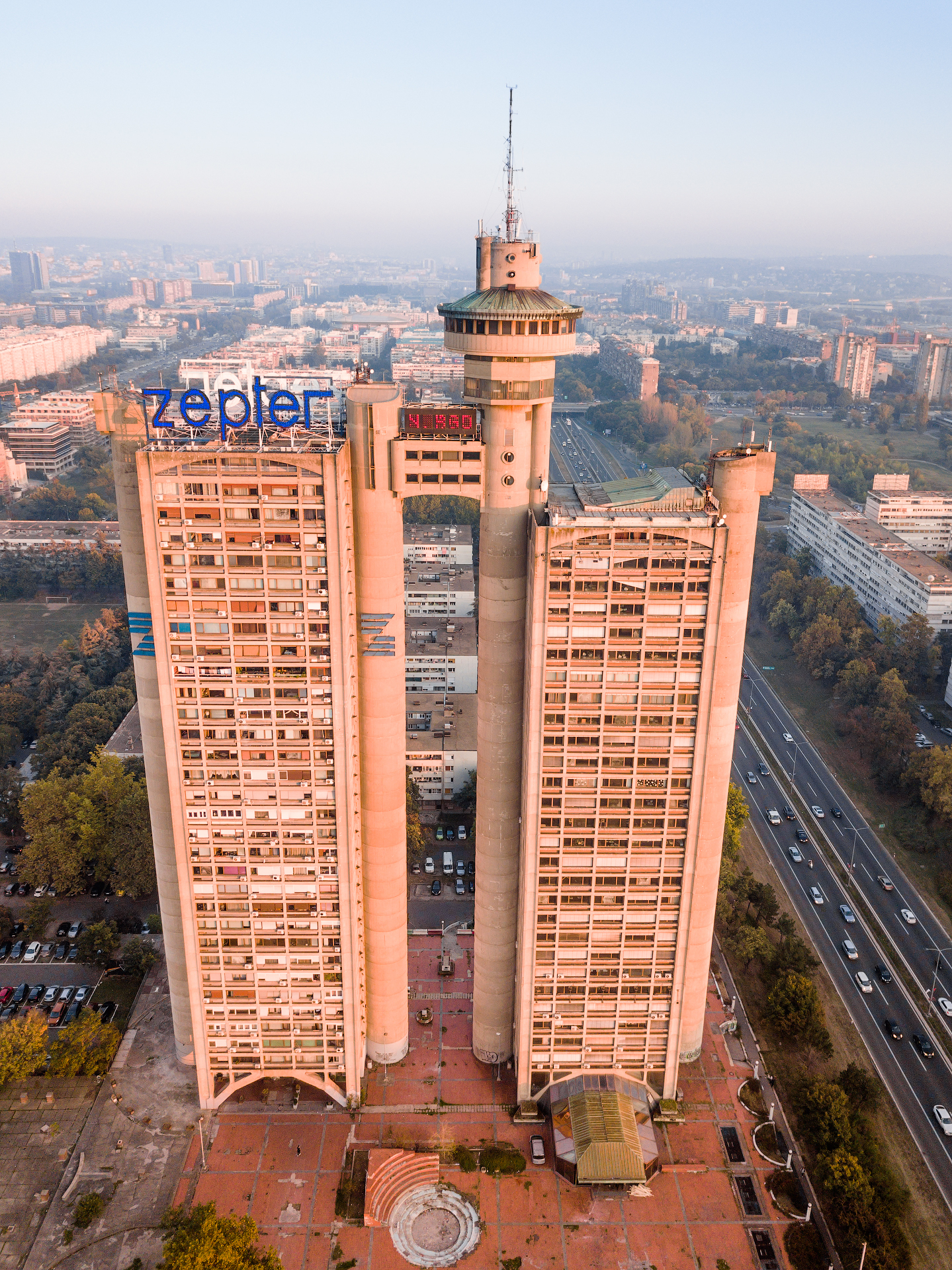 Башня рены. Башня Genex. Генекс Тауэр Белград. Башня Генекс Сербия. Башня Генекс в Белграде, Сербия.