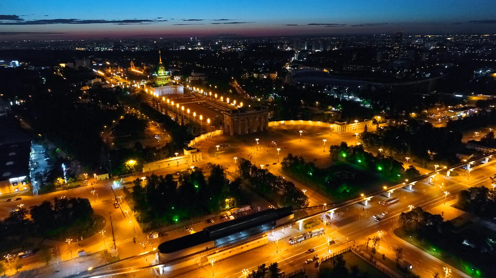 Ютуб москва. Ночной Ярославль с высоты птичьего полета. Кострома с квадрокоптера. Ночной вид с дрона. Ночная Кострома сверху.