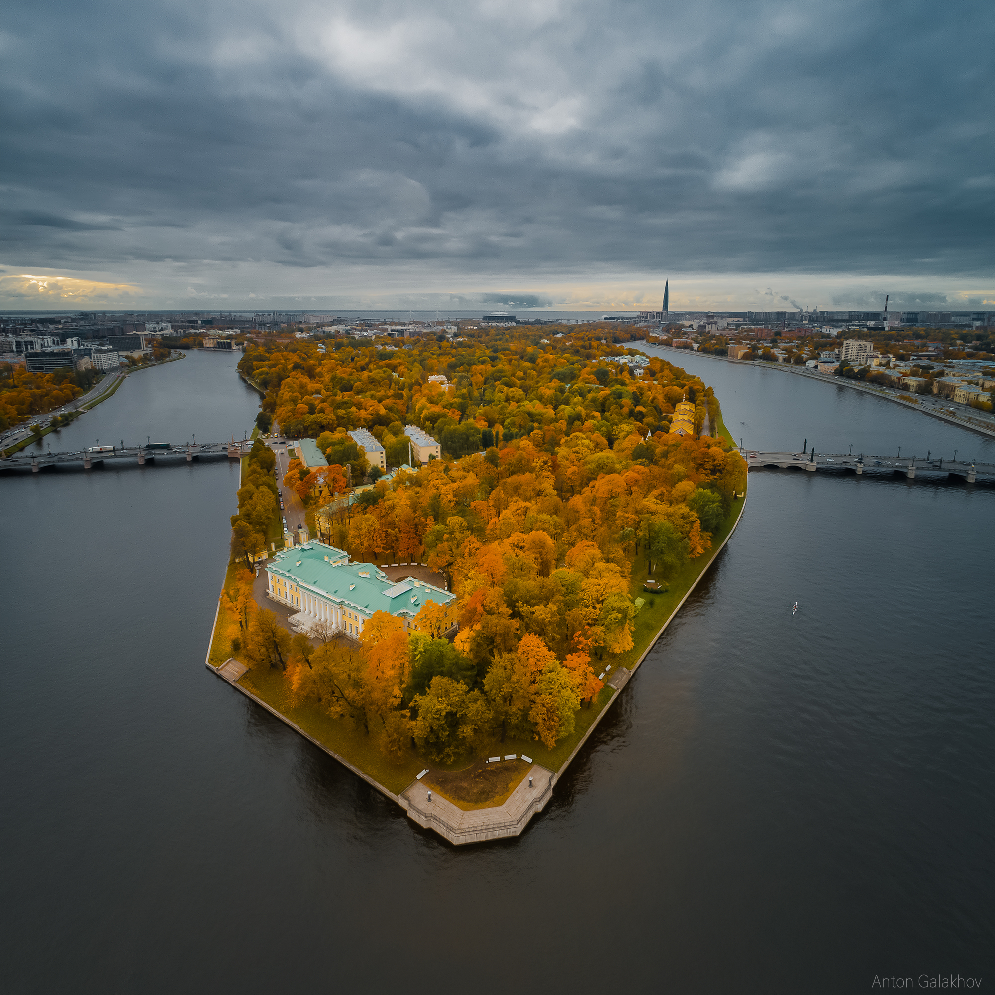 Островок санкт петербург. Каменный остров в Санкт-Петербурге. Каменный остров Питер. Парк на Каменном острове в СПБ. Питер каменный остров достопримечательности.