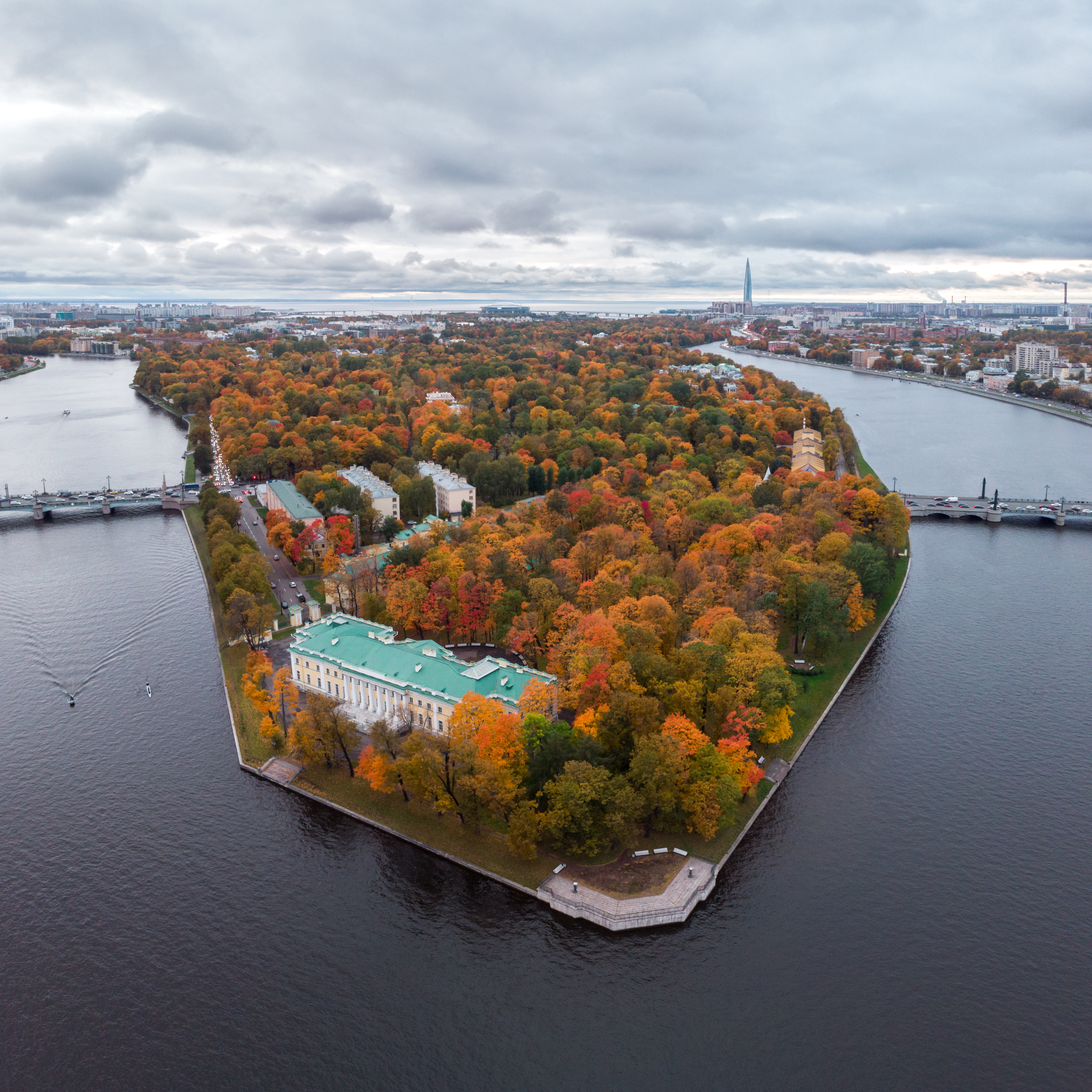 Каменный остров - Фото с высоты птичьего полета, съемка с квадрокоптера -  PilotHub