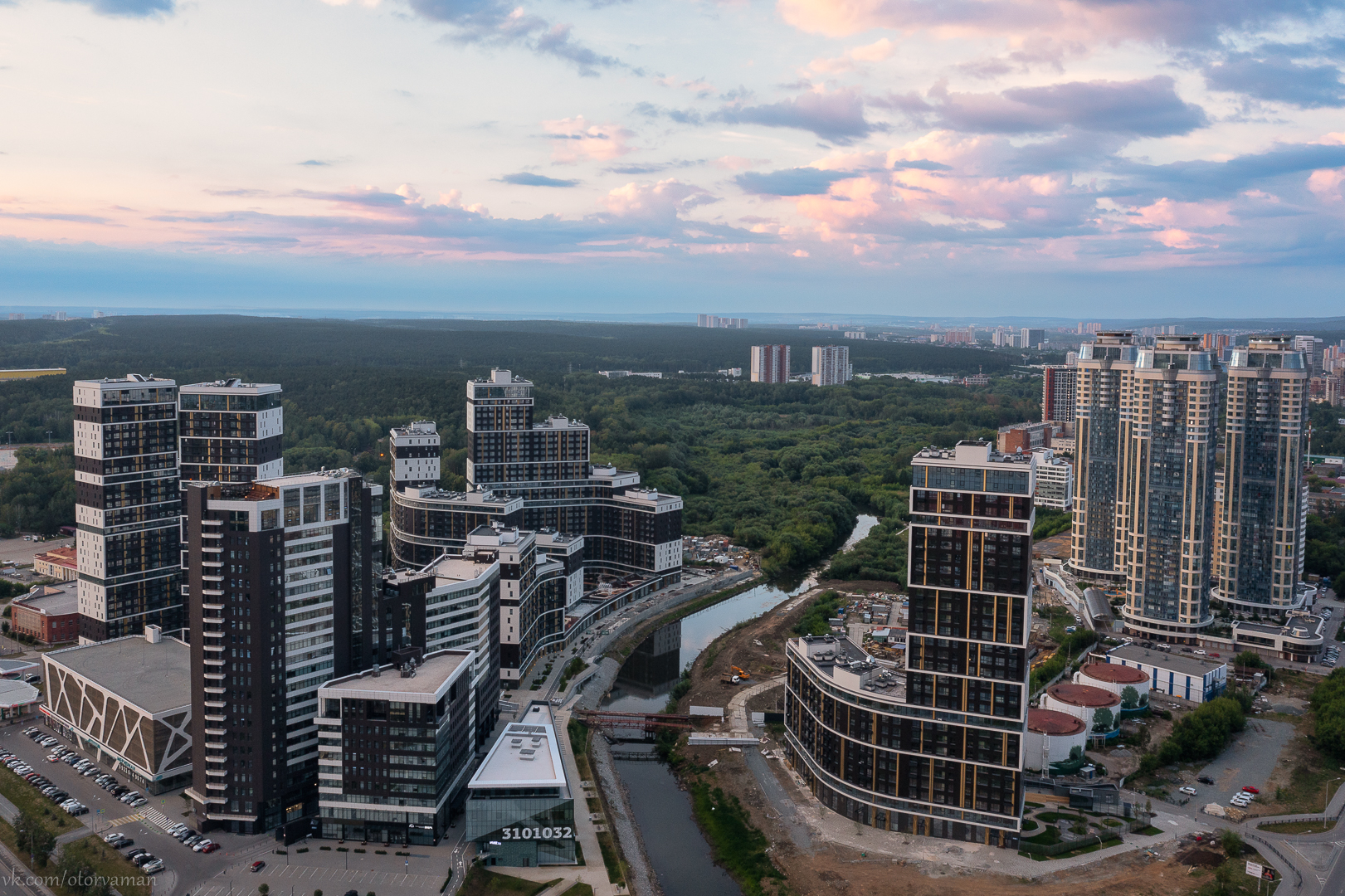 ЖК Клевер Парк - Фото с высоты птичьего полета, съемка с квадрокоптера -  PilotHub