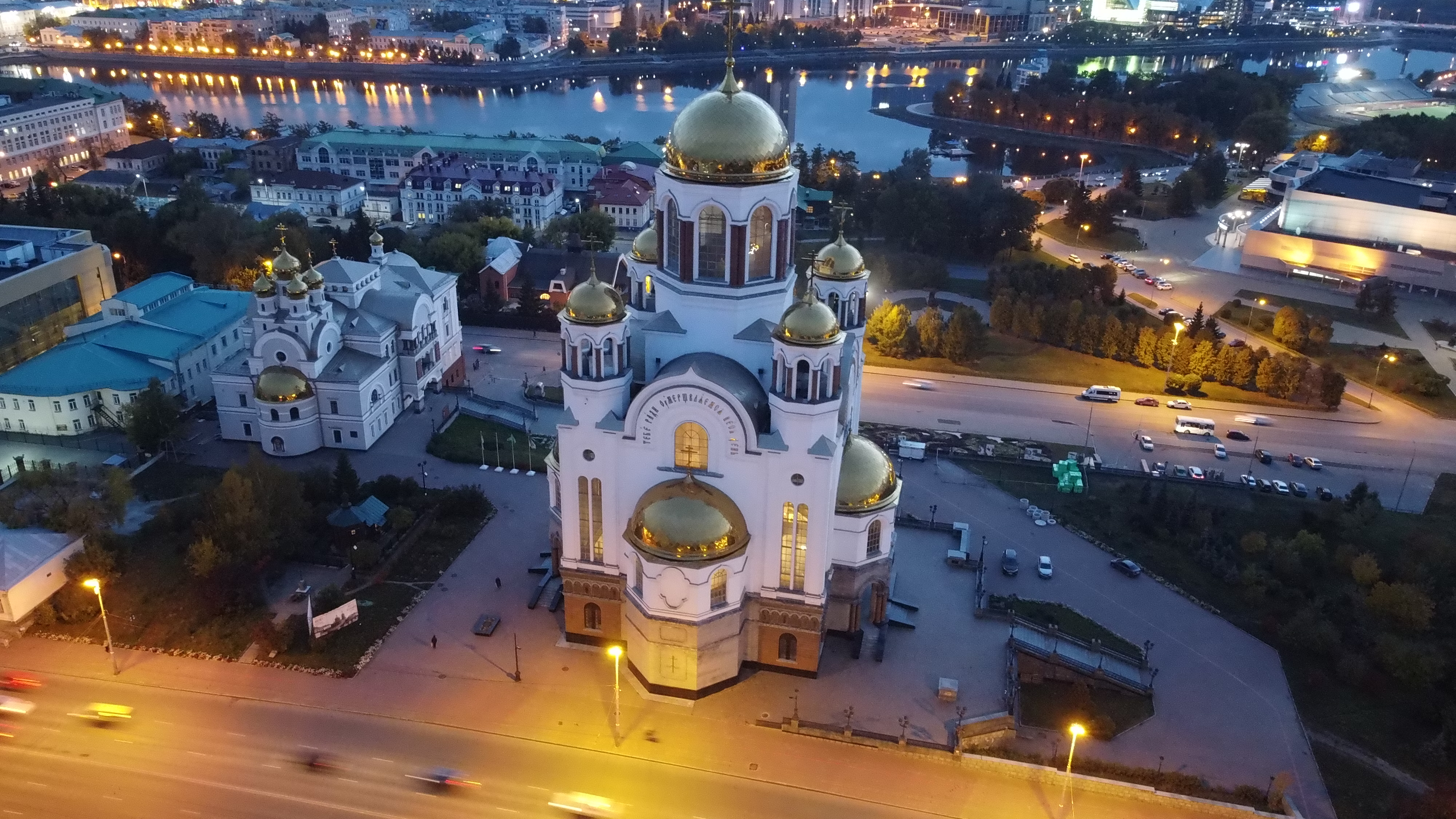 Екатеринбург стоит. Храм в Екатеринбурге на месте расстрела царской семьи фото.