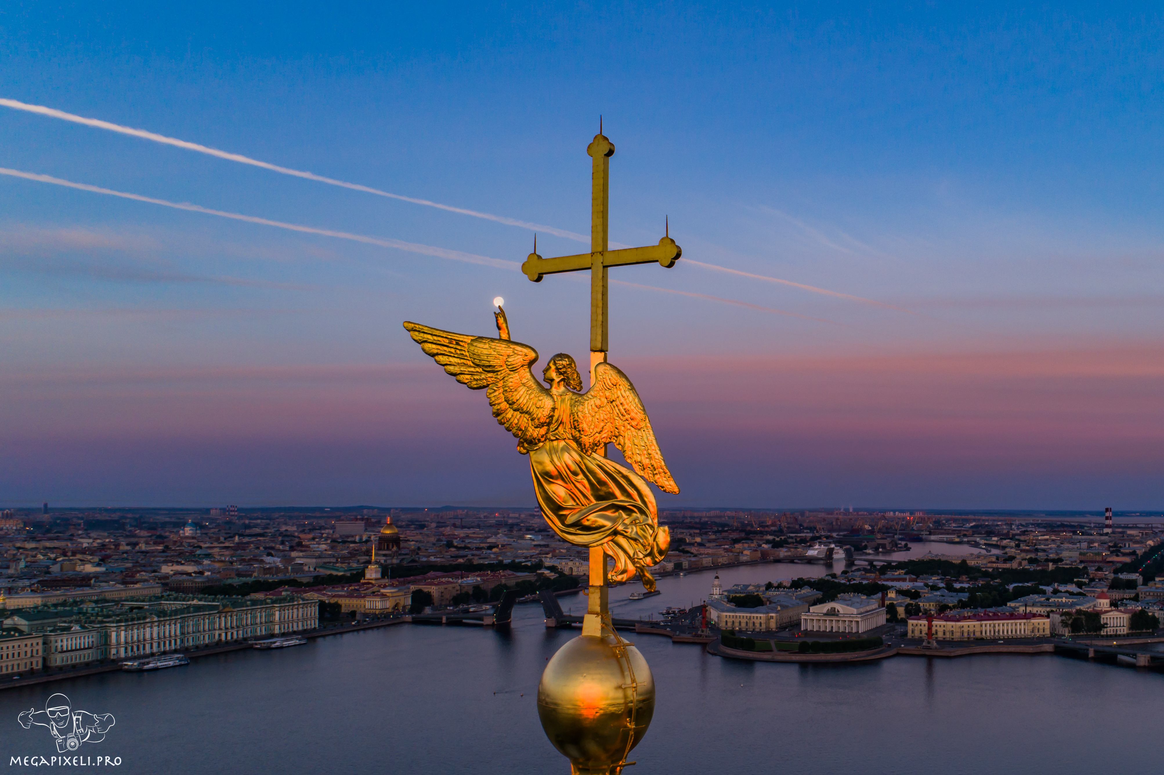 Ангел на шпиле петропавловской крепости в санкт петербурге