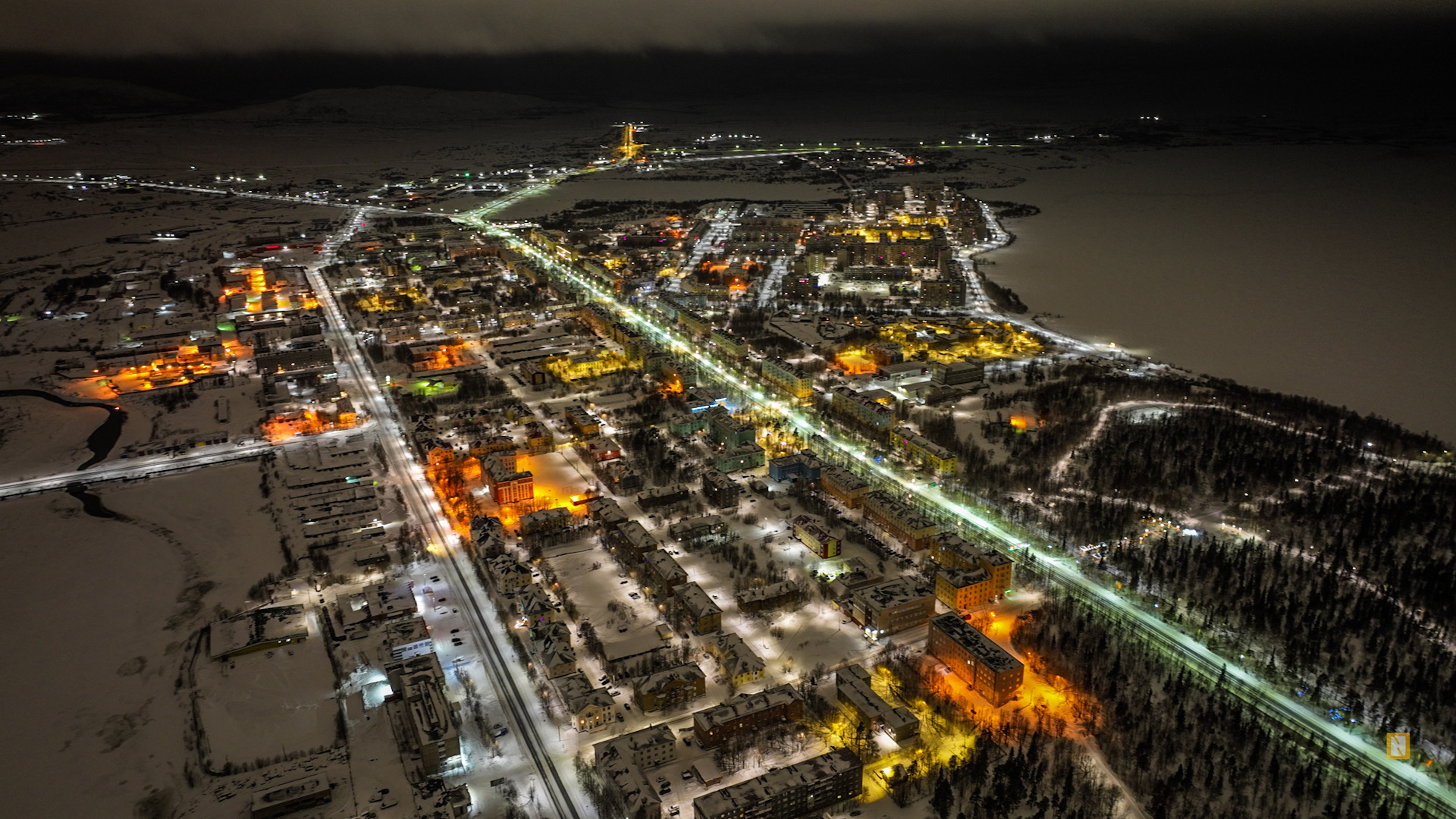 Мончегорск 2022. Ночной Мончегорск. Ночной Мончегорск с квадракопта. Мончегорск с высоты птичьего полета фото. Ночной Мончегорск с неба.