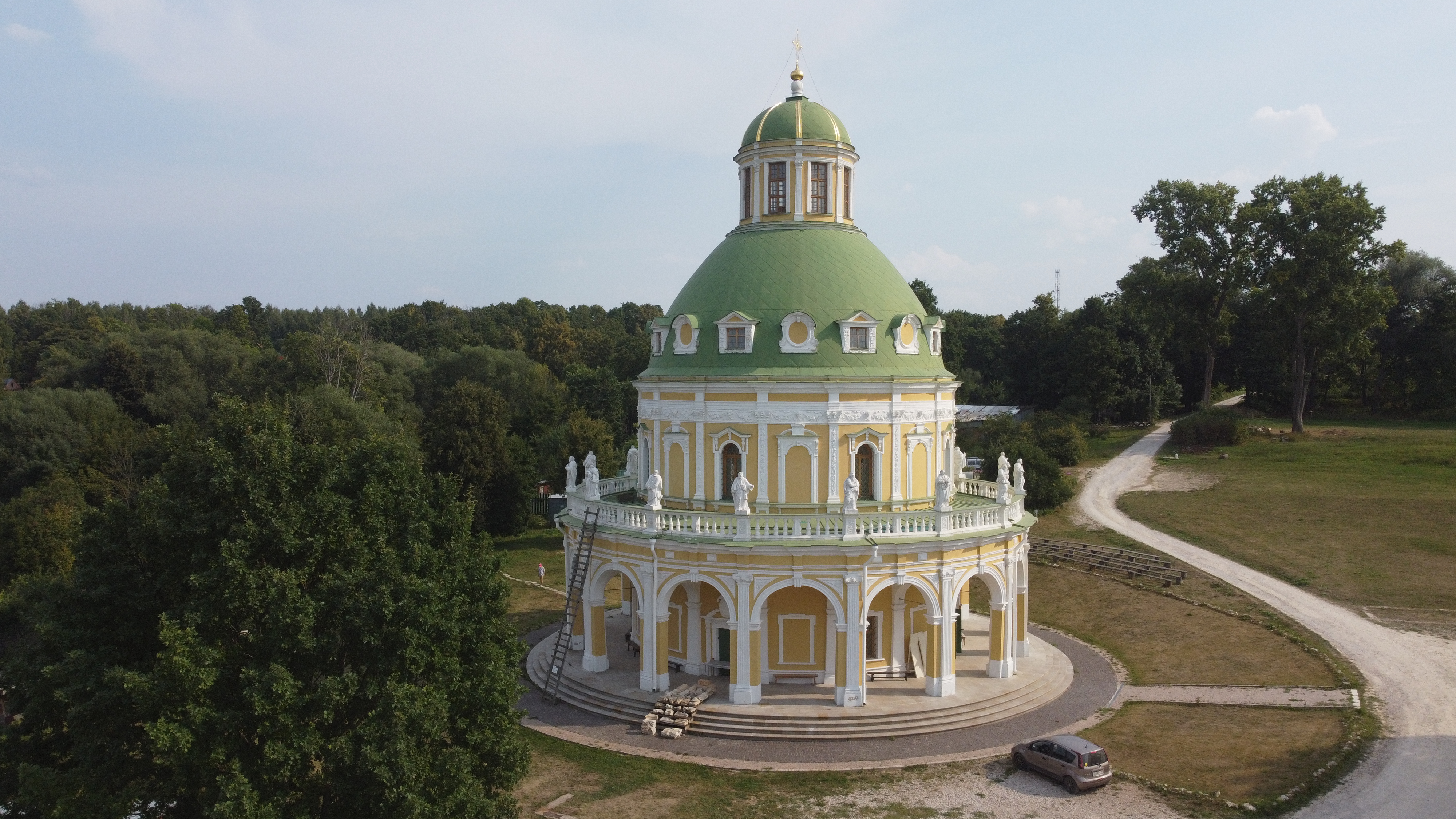 Храм в Подмоклово вертикальное фото