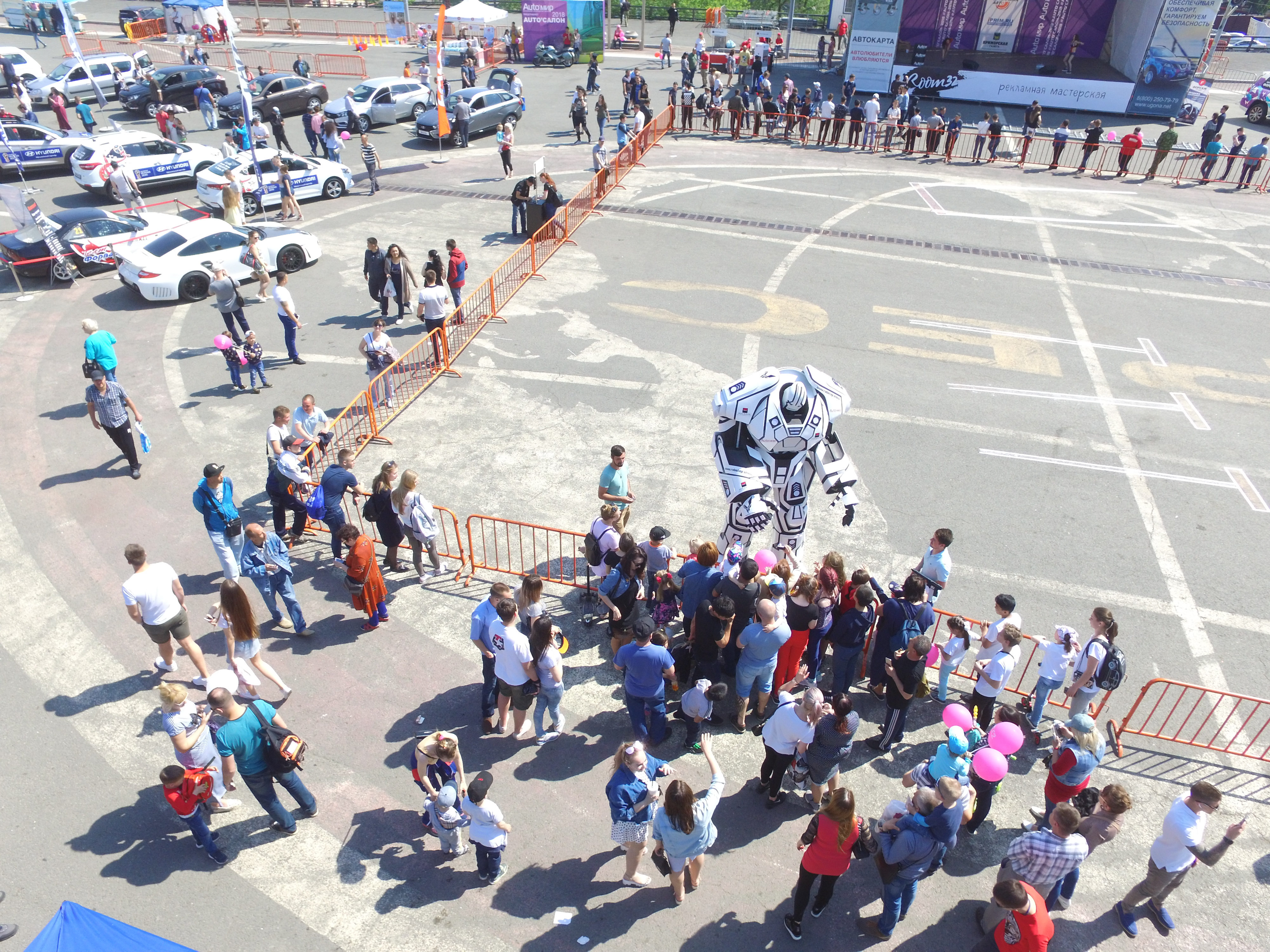 Robotop.show на выставке АвтоМир - Фото с высоты птичьего полета, съемка с  квадрокоптера - PilotHub