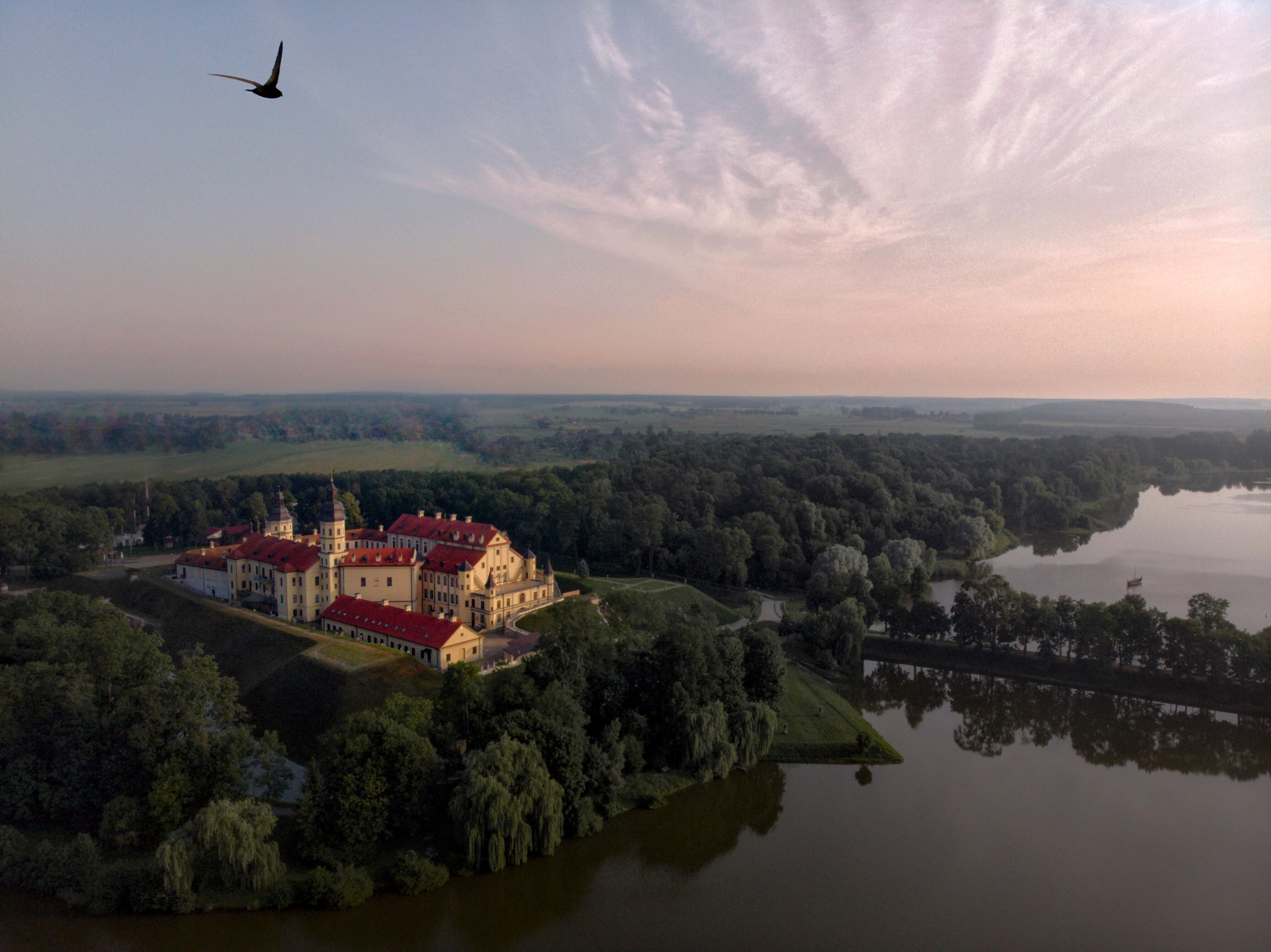 Несвижский замок - Фото с высоты птичьего полета, съемка с квадрокоптера -  PilotHub