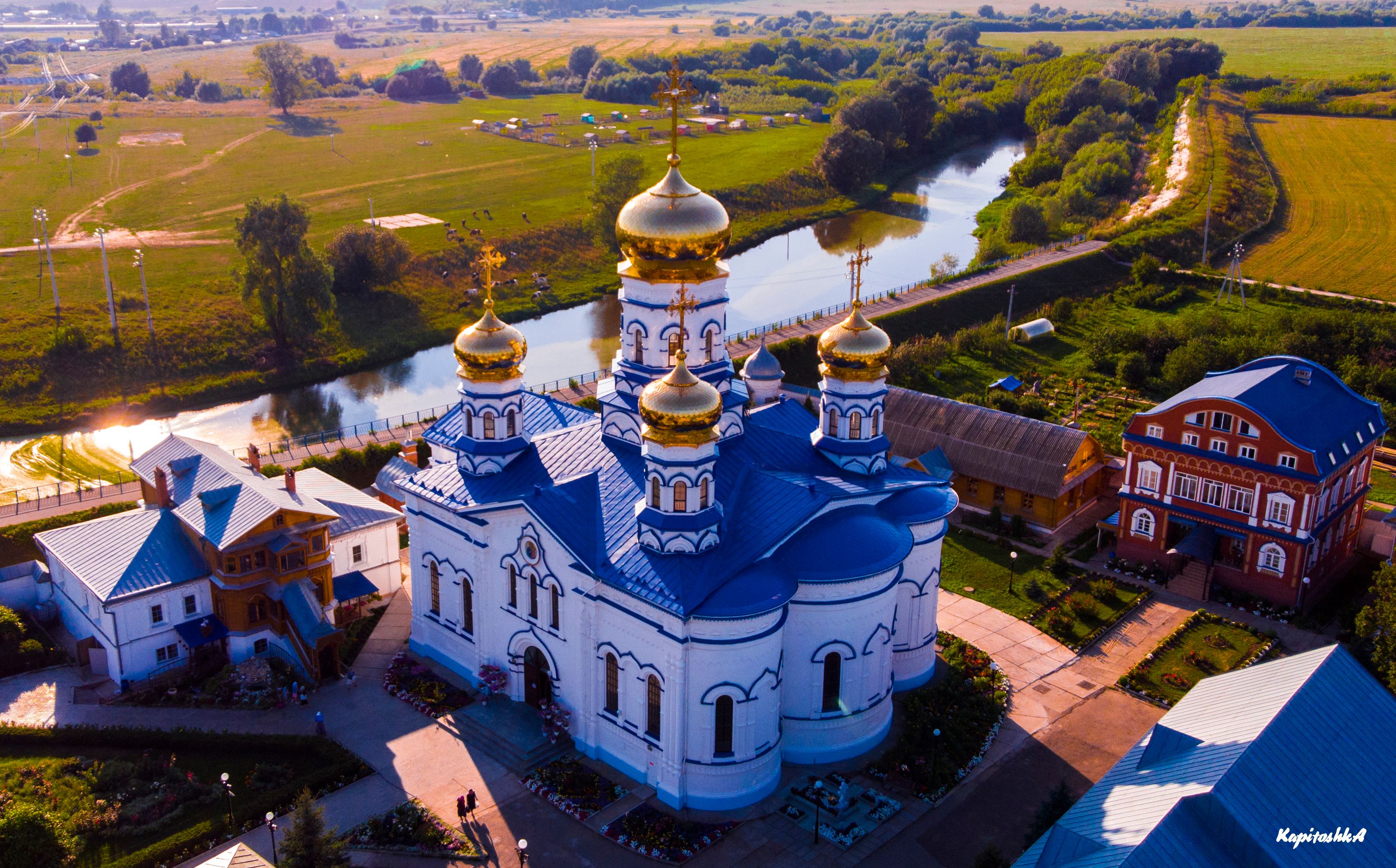 Тихвинский храм осенью Кунгур