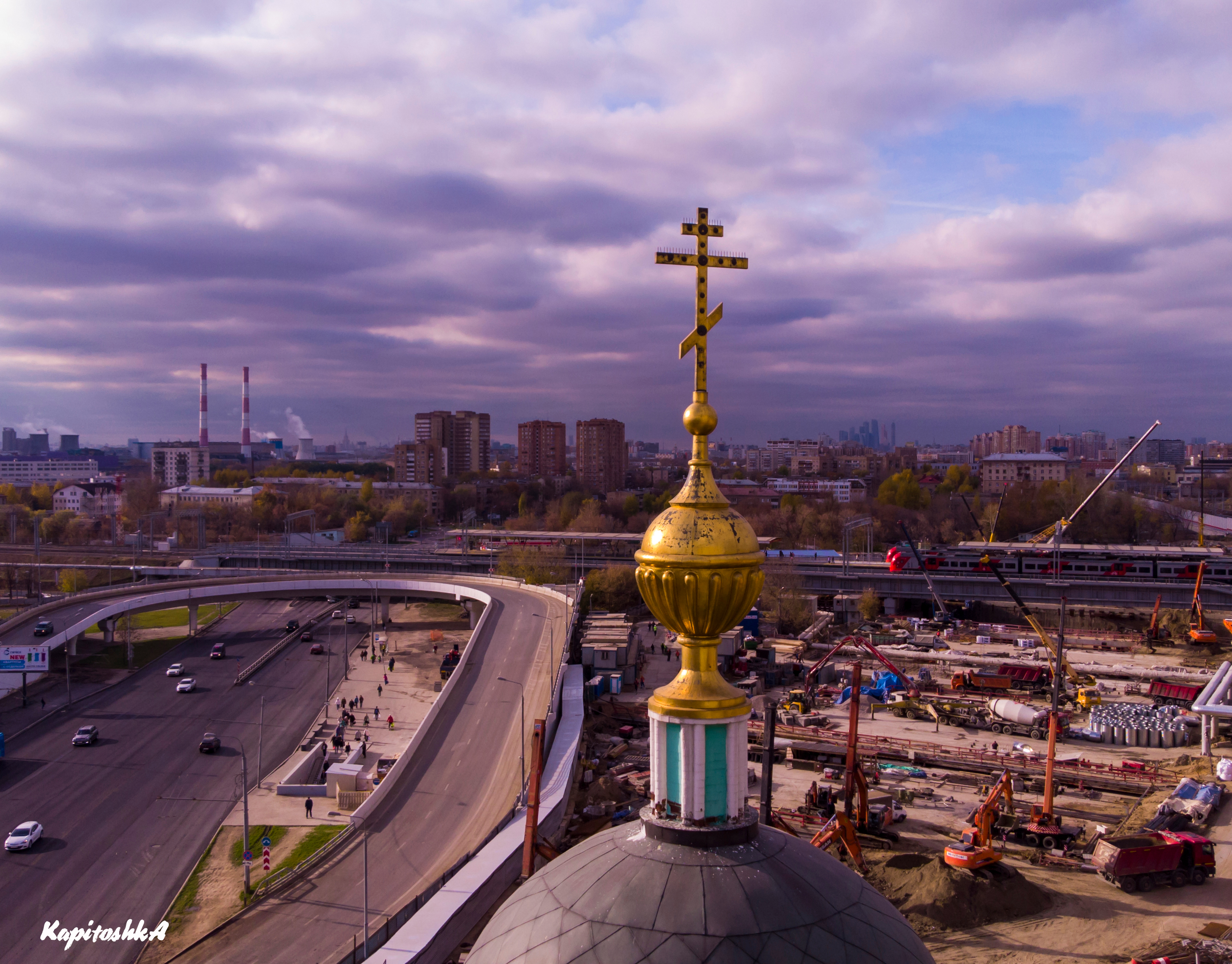 Церковь Святой Троицы Рязанский проспект. Москва храм Живоначальной Троицы с высоты птичьего полёта. Храм Живоначальной ТРОИЦЫС высоты птичьего полёта Москва. Церковь с квадрокоптера.