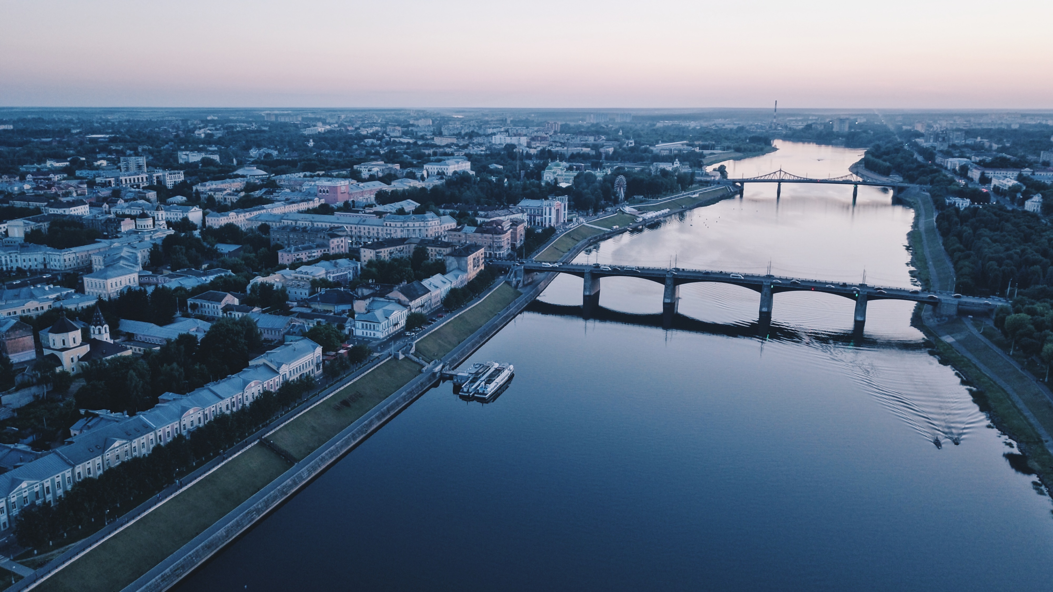 Где жить в твери. Река Волга в Твери. Тверь Волга с высоты. Тверь Устье Тьмаки Волга.