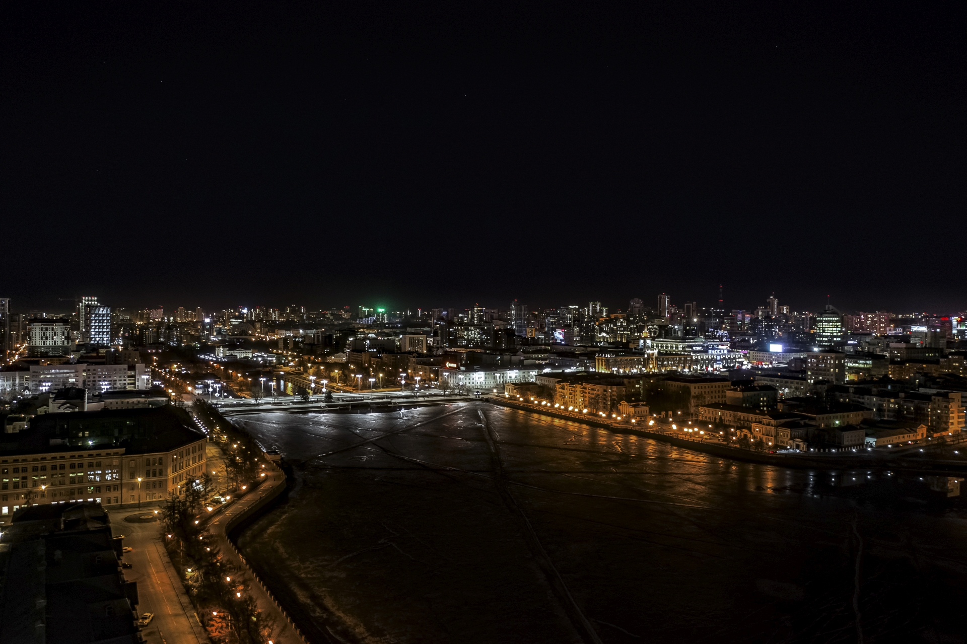 вечерняя махачкала. ночной дербент 2023. тарки махачкала ночью. ночная махачкала вид с тарки. махачкала ночью.